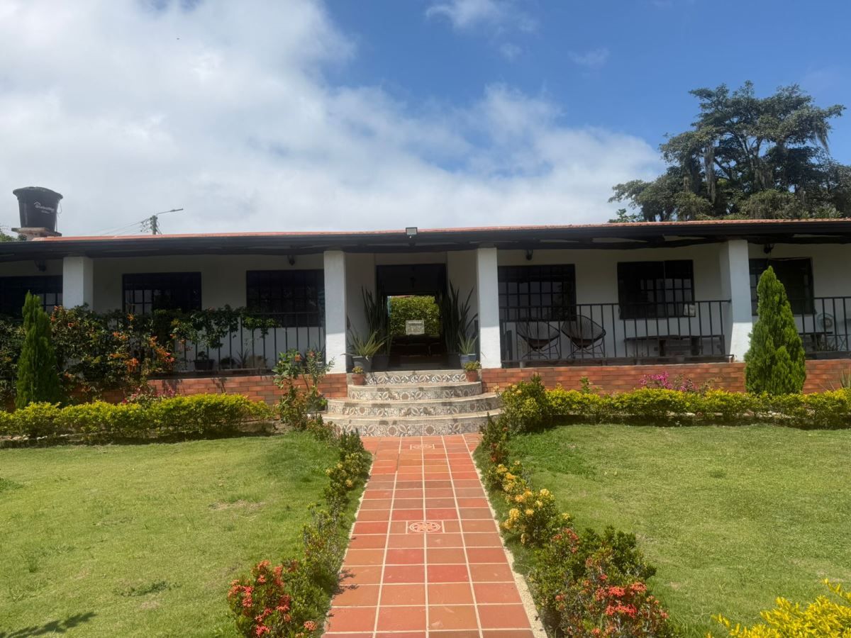 Casa en venta Santander Lebríja Lebríja 300 m2 Habitaciones 5 Baños 4 Garajes 3 Precio $800000000