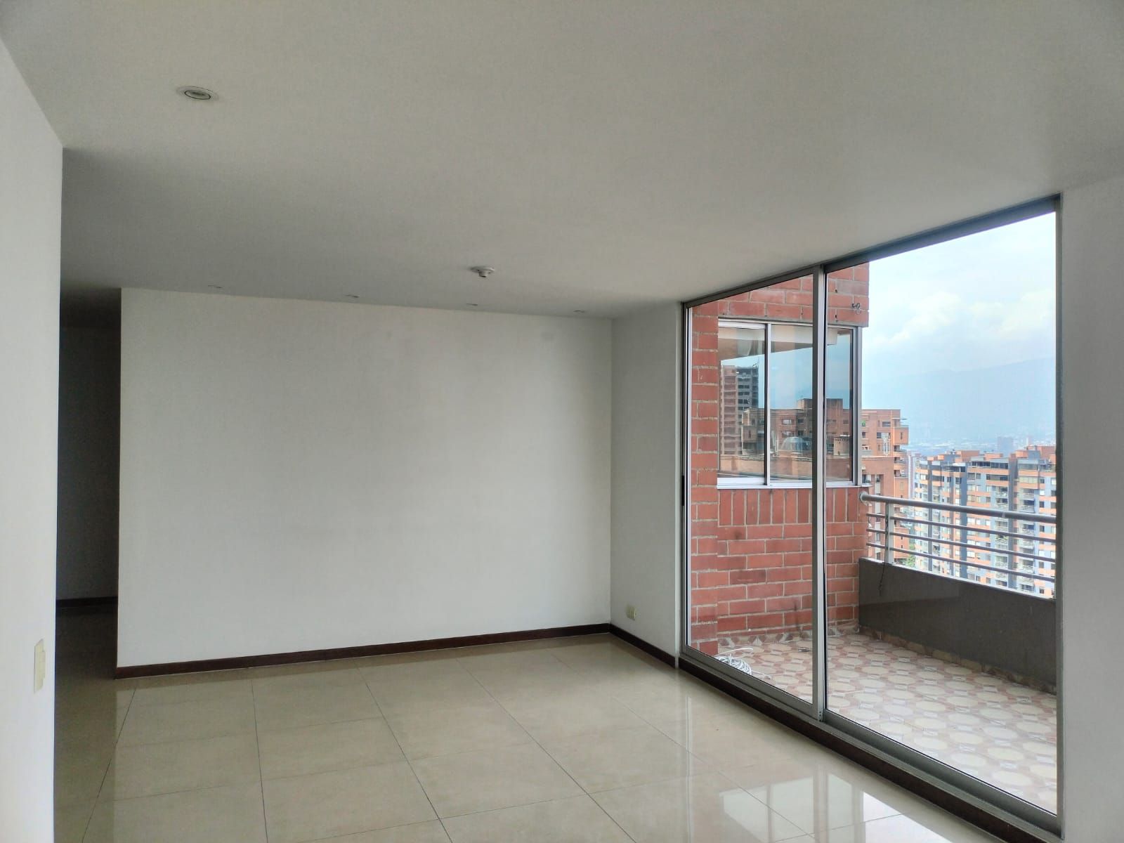 Apartamento en arriendo Antioquia Medellín Los Balsos No 1 140 m2 Habitaciones 3 Baños 3 Garajes 2 Precio $6450000