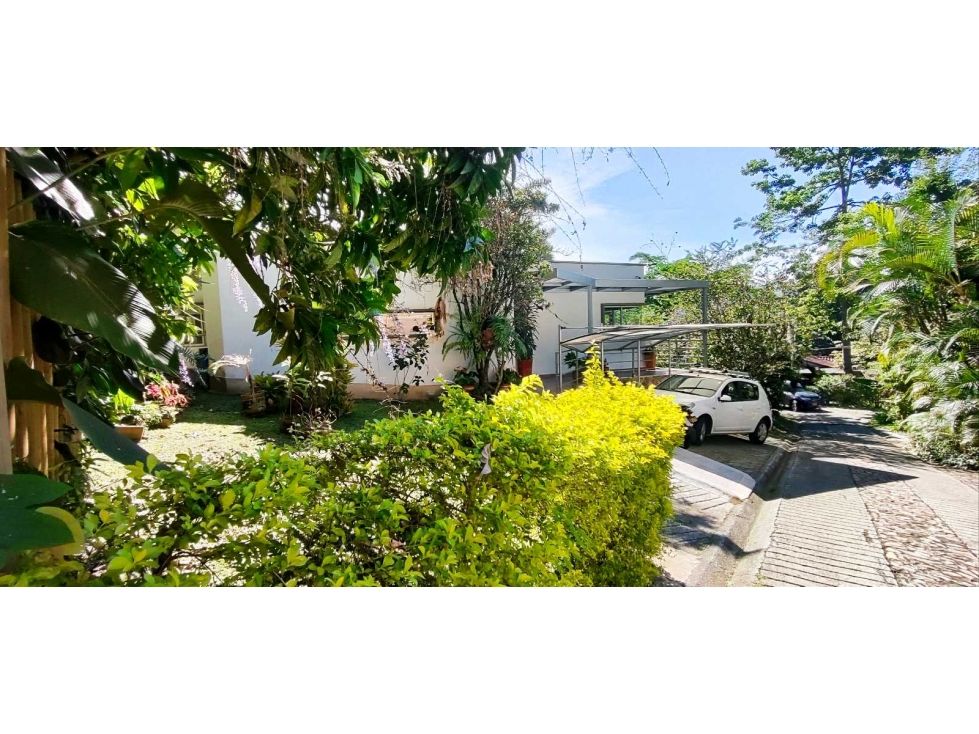 Casa Campestre en arriendo o venta Antioquia Envigado La Pradera 198 m2 Habitaciones 3 Baños 4 Garajes 2 Precio venta $2000000000 Precio arriendo $12000000