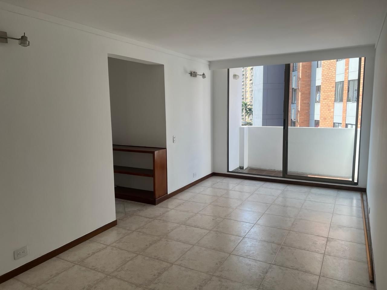 Apartamento en arriendo Antioquia Medellín Loma De Los Bernal 56 m2 Habitaciones 2 Baños 2 Garajes 1 Precio $2500000