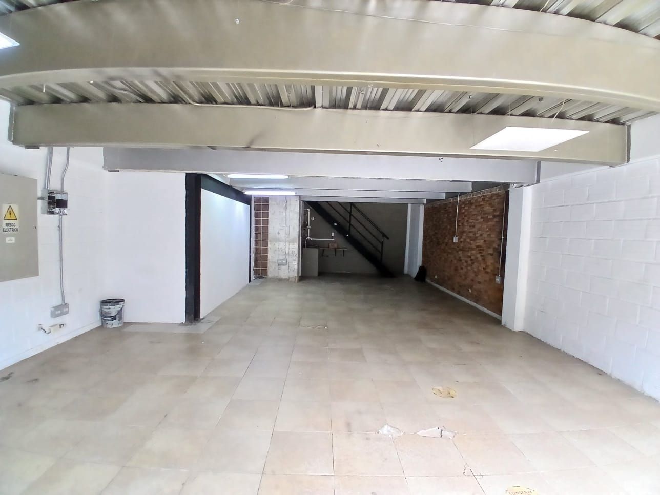 Local en arriendo Antioquia Medellín Tenche 130 m2 Habitaciones 0 Baños 1 Garajes 2 Precio $10500000