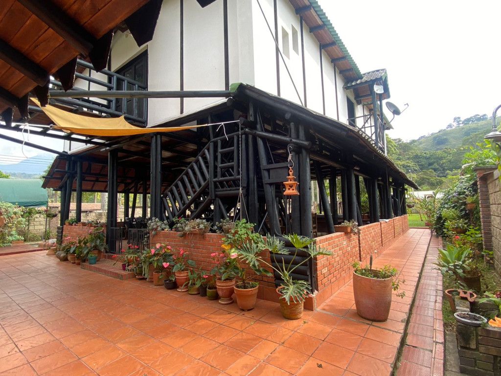 Casa Campestre en venta Norte De Santander Chinácota Chinácota 1 m2 Habitaciones 3 Baños 2 Garajes 5 Precio $550000000