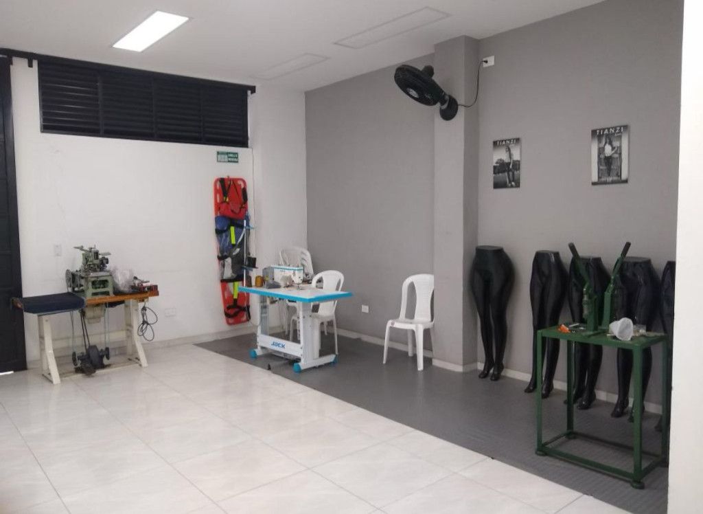 Local en venta Norte De Santander Cúcuta Comuneros 220 m2 Habitaciones 0 Baños 4 Garajes 0 Precio $550000000