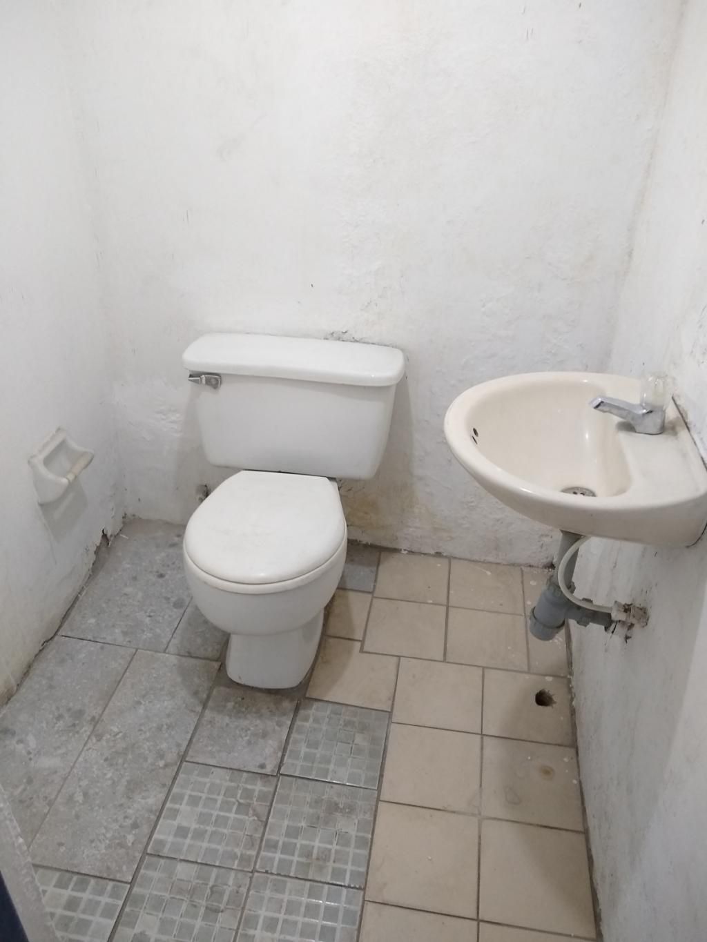 Local en venta Norte De Santander Cúcuta Callejon 42 m2 Habitaciones 0 Baños 2 Garajes 0 Precio $235000000