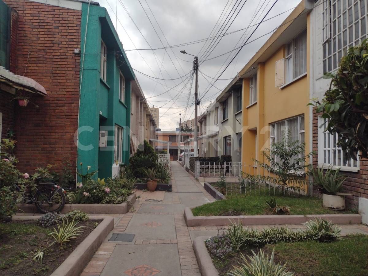 Casa en venta Cundinamarca Bogotá Villemar Fontibon 98 m2 Habitaciones 5 Baños 4 Garajes 1 Precio $550000000