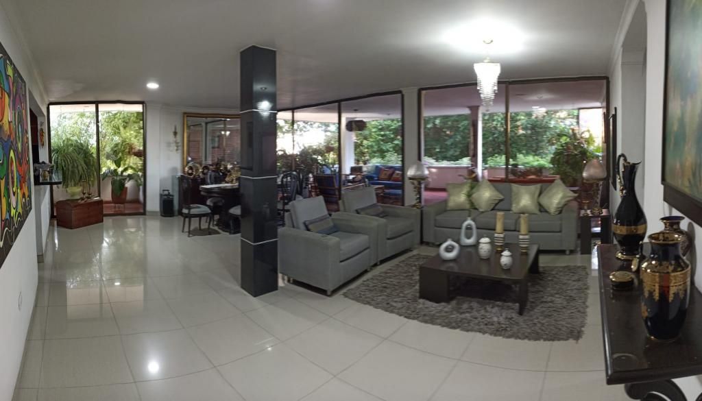Apartamento en venta Norte De Santander Cúcuta Blanco 236 m2 Habitaciones 3 Baños 3 Garajes 2 Precio $600000000