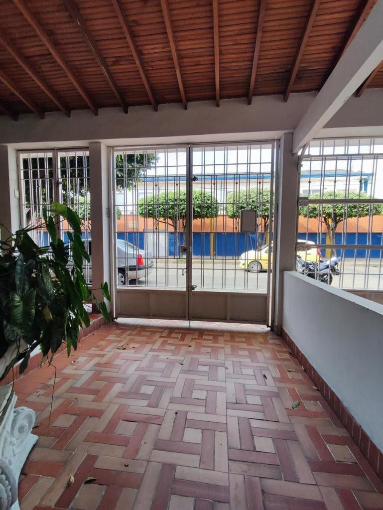Apartamento en venta Norte De Santander Cúcuta Blanco 132 m2 Habitaciones 3 Baños 3 Garajes 0 Precio $230000000