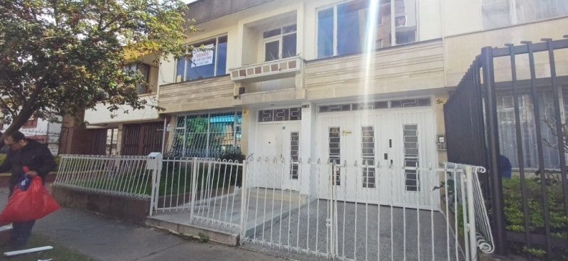 Casa en venta Cundinamarca Bogotá Quinta Paredes 240 m2 Habitaciones 5 Baños 4 Garajes 1 Precio $1350000000