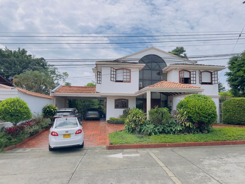 Casa en venta Valle Del Cauca Cali Parcelaciones Pance 400 m2 Habitaciones 5 Baños 4 Garajes 5 Precio $1800000000