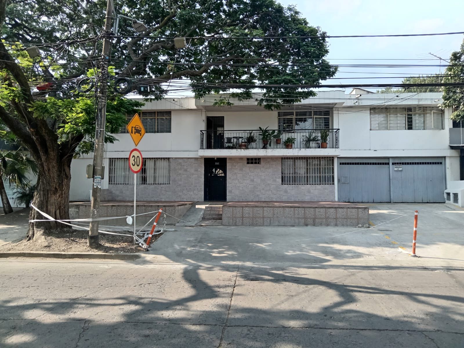Casa en venta Valle Del Cauca Cali La Flora 370 m2 Habitaciones 4 Baños 4 Garajes 2 Precio $1200000000