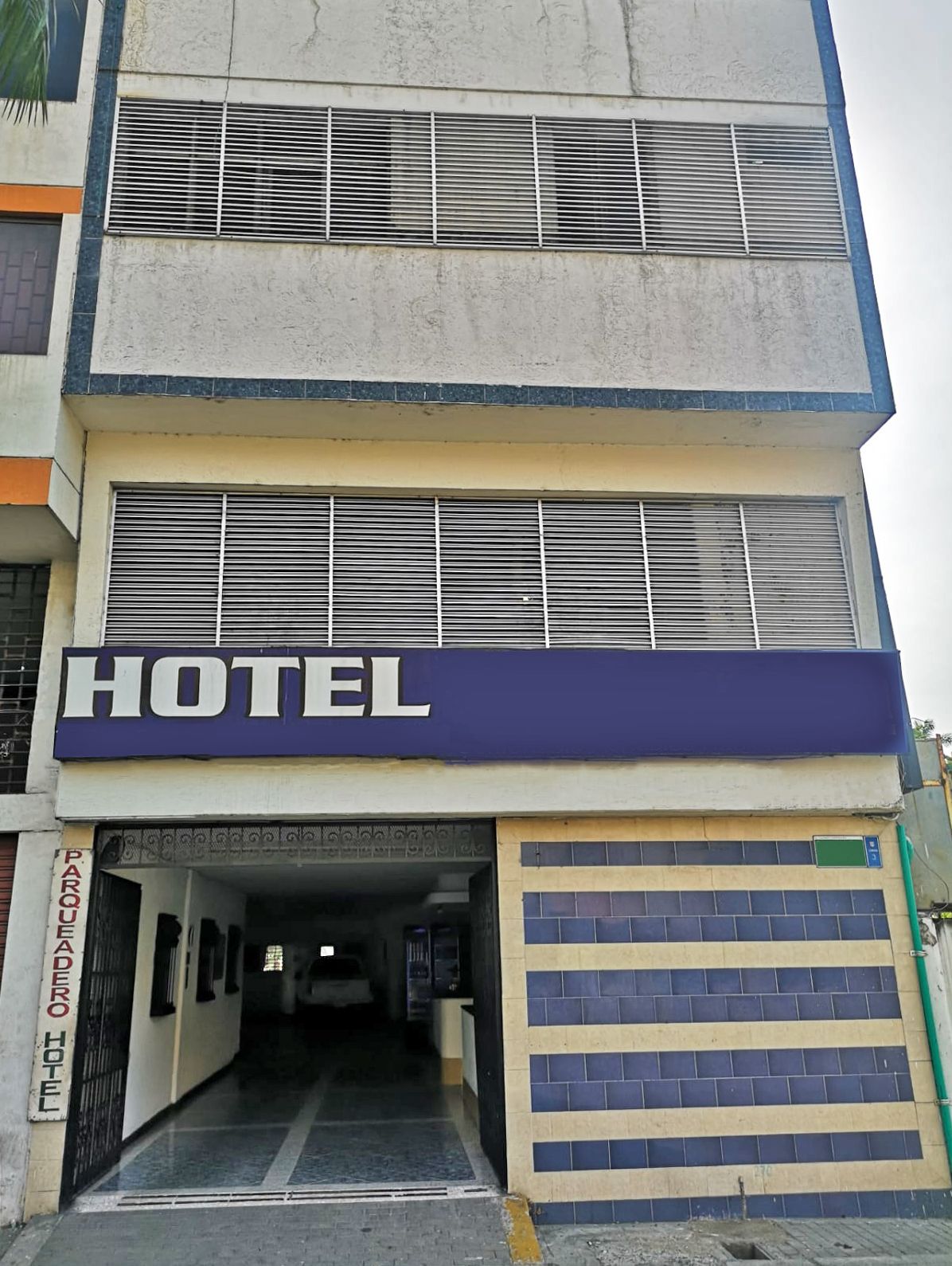 Edificio en venta Valle Del Cauca Cali El Hoyo 304 m2 Habitaciones 10 Baños 9 Garajes 3 Precio $1200000000