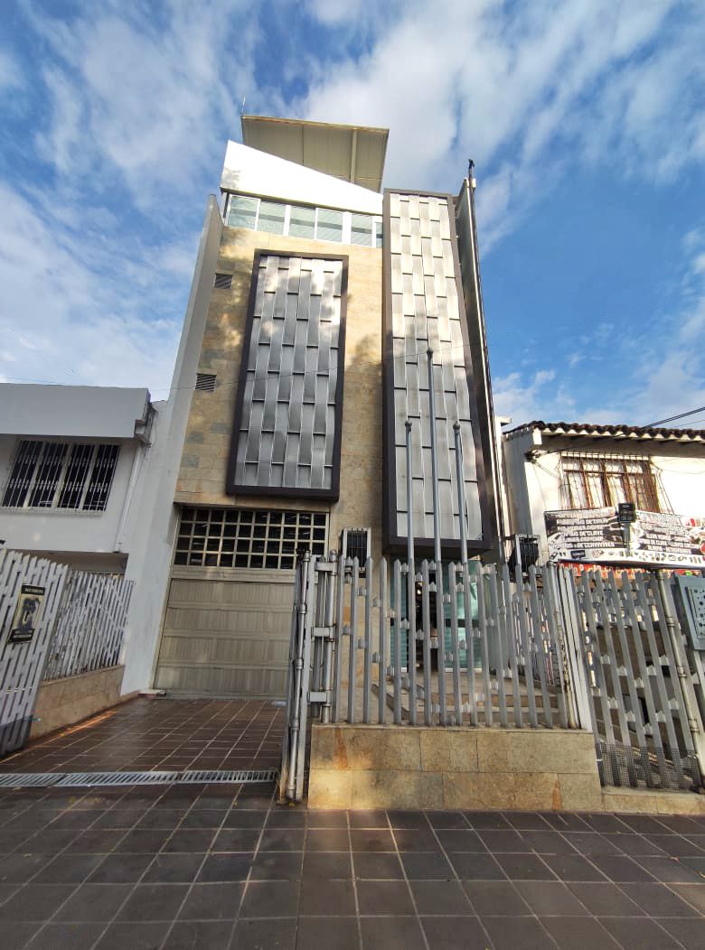 Edificio en venta Valle Del Cauca Cali Los Cámbulos 800 m2 Habitaciones 11 Baños 6 Garajes 7 Precio $2500000000