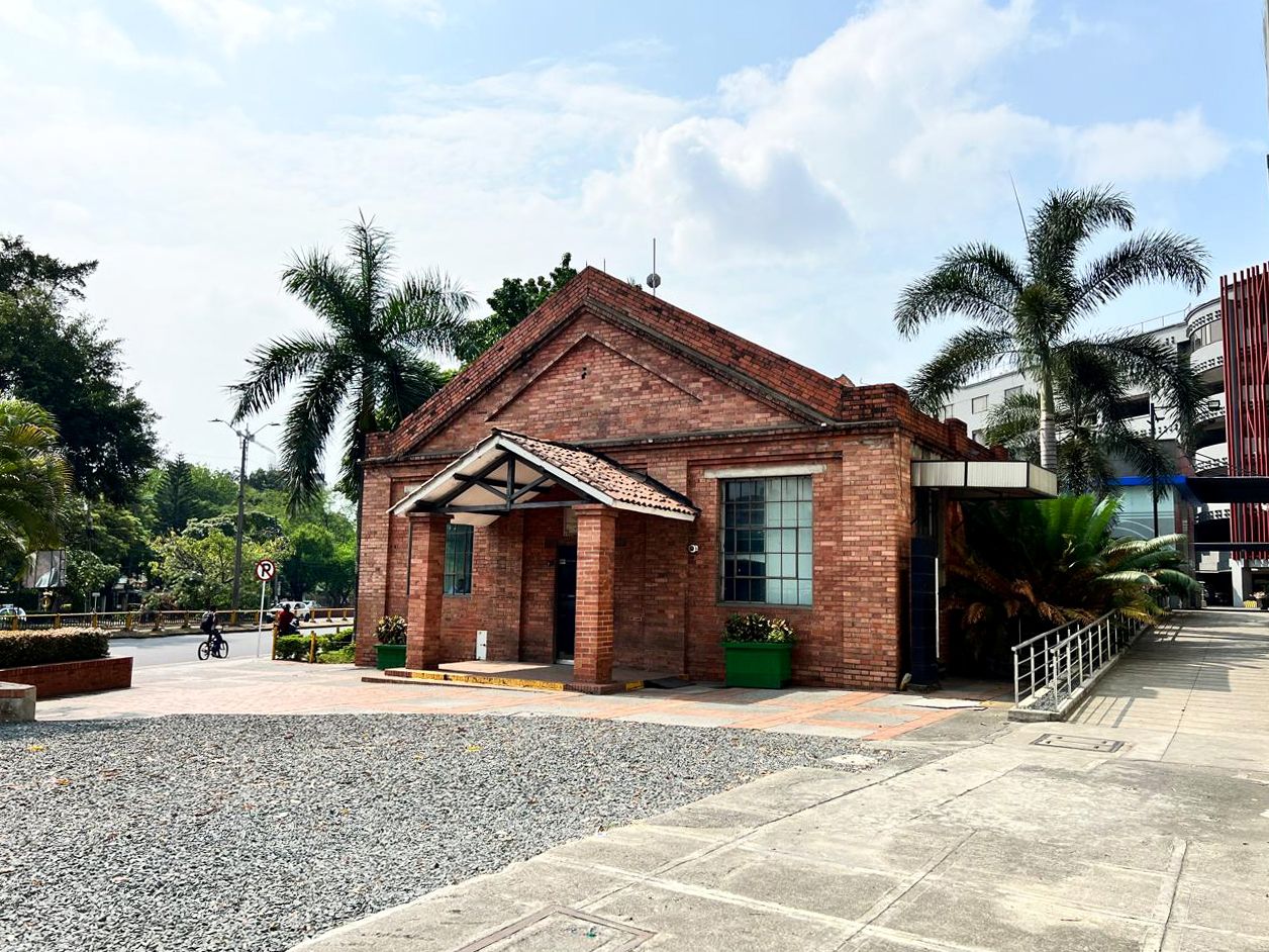 Local en arriendo Valle Del Cauca Cali Chipichape 367 m2 Habitaciones 0 Baños 2 Garajes 4 Precio $26000000