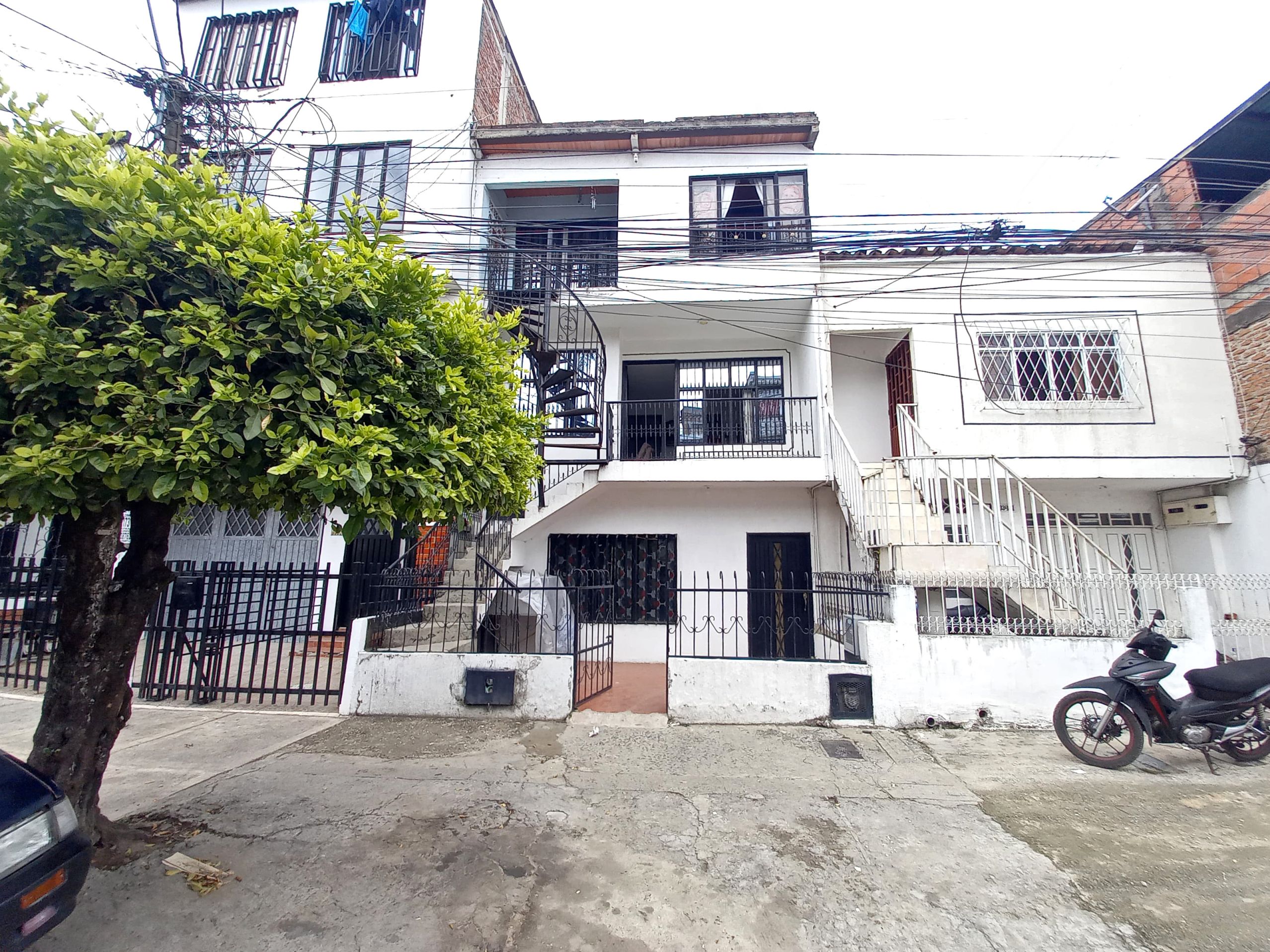 Casa en venta Valle Del Cauca Cali Alfonso Barberena A 450 m2 Habitaciones 11 Baños 3 Garajes 0 Precio $850000000