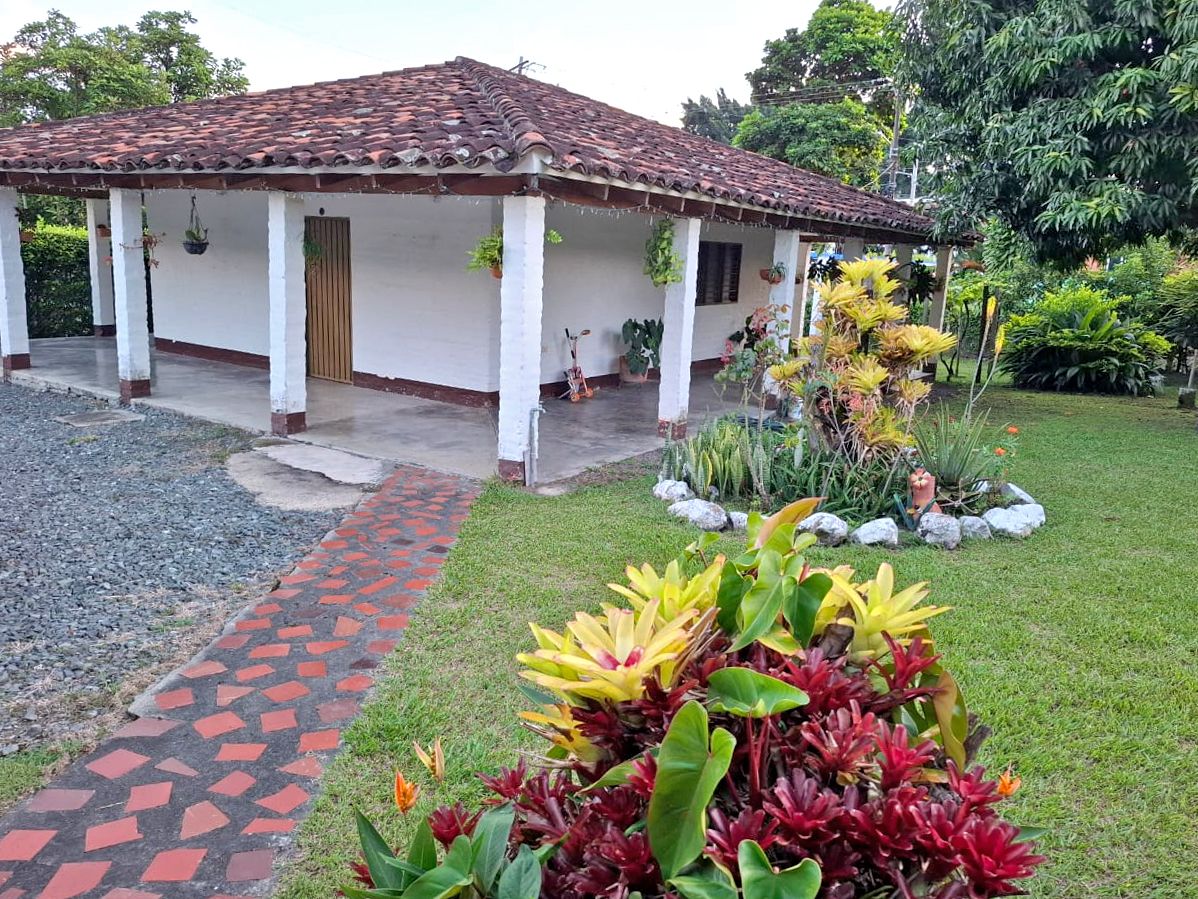 Casa en venta Valle Del Cauca Ginebra Ginebra 240 m2 Habitaciones 2 Baños 2 Garajes 6 Precio $550000000