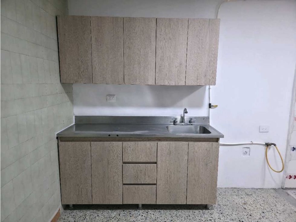 Apartamento en arriendo Antioquia Medellín Alejandro Echavarria 140 m2 Habitaciones 4 Baños 2 Garajes 0 Precio $2200000