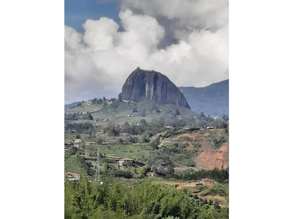 Casa en venta Antioquia Guatape Guatape 220 m2 Habitaciones 4 Baños 3 Garajes 2 Precio $3200000000