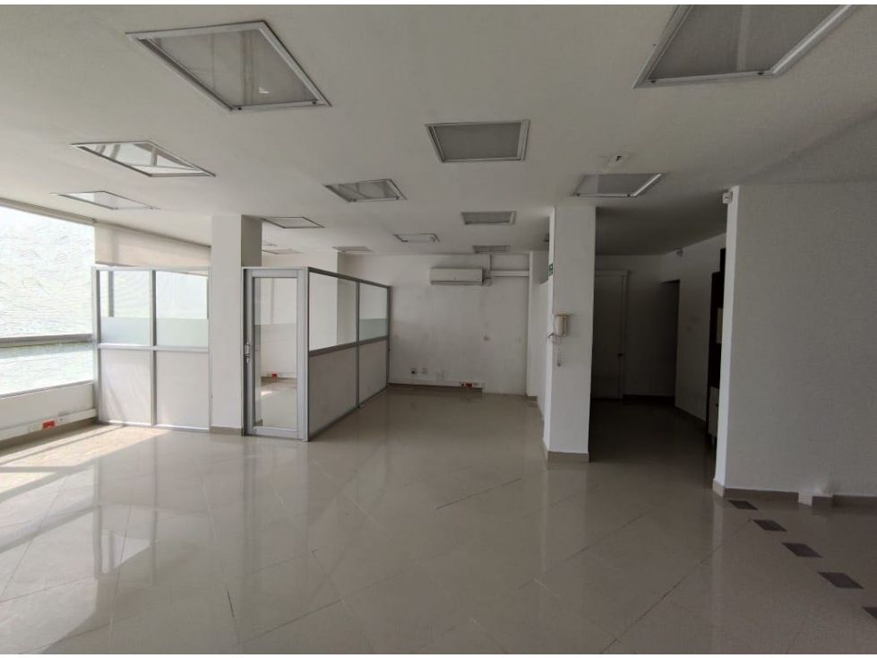 Oficina en arriendo Antioquia Medellín Suramericana 210 m2 Habitaciones 0 Baños 0 Garajes 0 Precio $10500000
