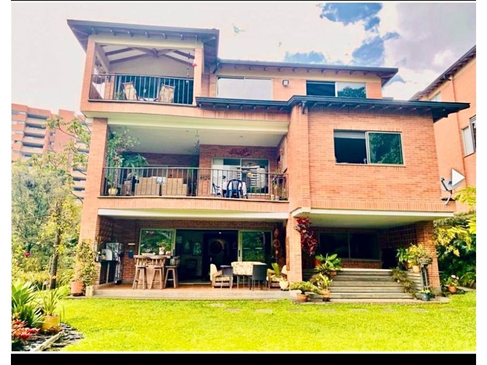 Casa en venta Antioquia Medellín Los Naranjos 440 m2 Habitaciones 4 Baños 6 Garajes 2 Precio $2900000000