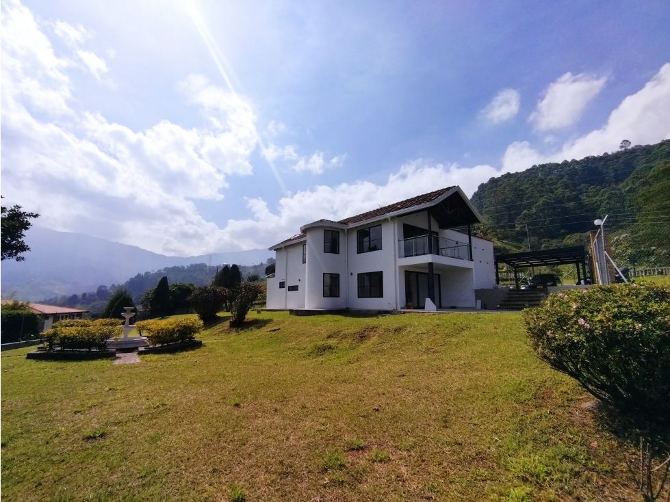 Casa en arriendo Antioquia Envigado San Rafael 380 m2 Habitaciones 4 Baños 4 Garajes 4 Precio $13250000