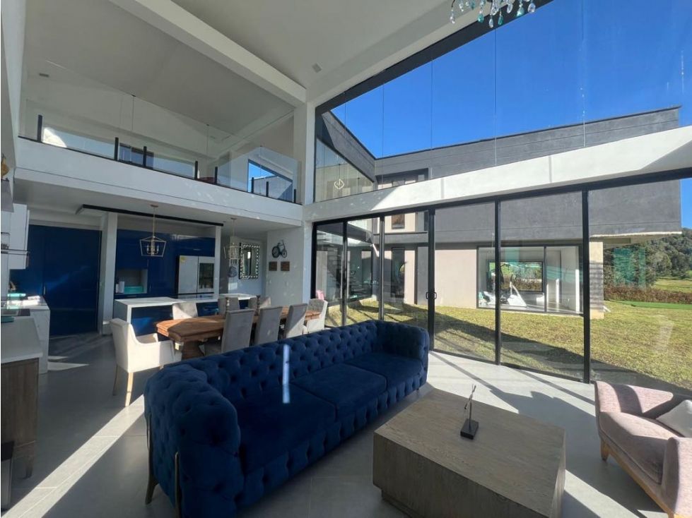 Casa en arriendo Antioquia Envigado Envigado 450 m2 Habitaciones 4 Baños 4 Garajes 3 Precio $23523000