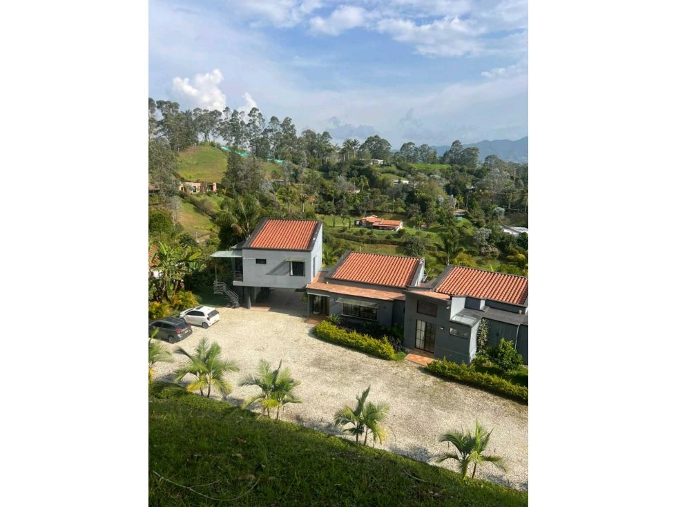 Casa en venta Antioquia El Carmen De Viboral El Carmen De Viboral 320 m2 Habitaciones 3 Baños 5 Garajes 2 Precio $2200000000
