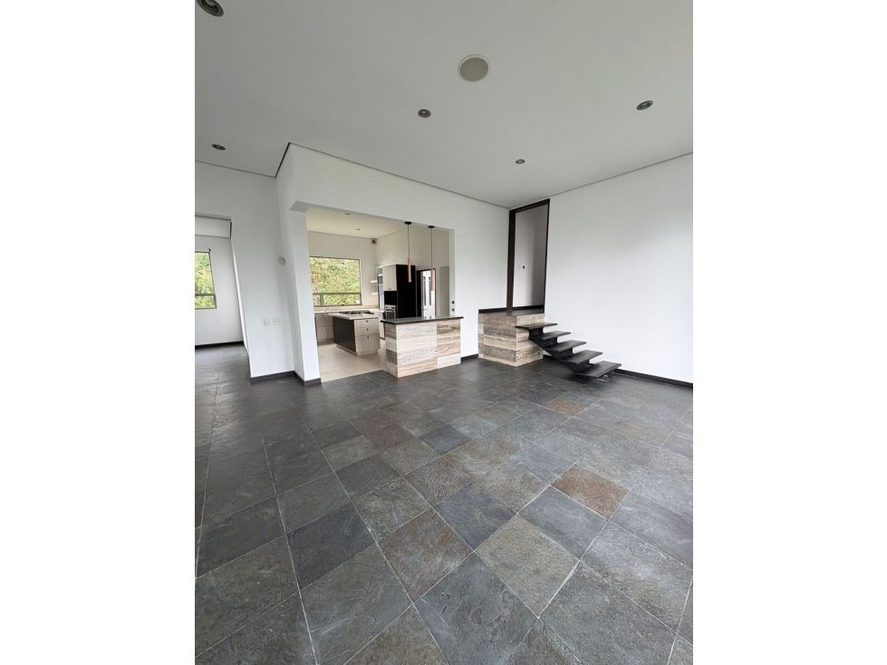 Casa en arriendo Antioquia Envigado Envigado 250 m2 Habitaciones 3 Baños 4 Garajes 8 Precio $16500000