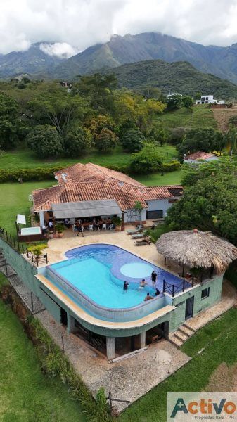 Finca en venta Antioquia Santafé De Antioquia Santafé De Antioquia 8000 m2 Habitaciones 6 Baños 7 Garajes 5 Precio $4000000000