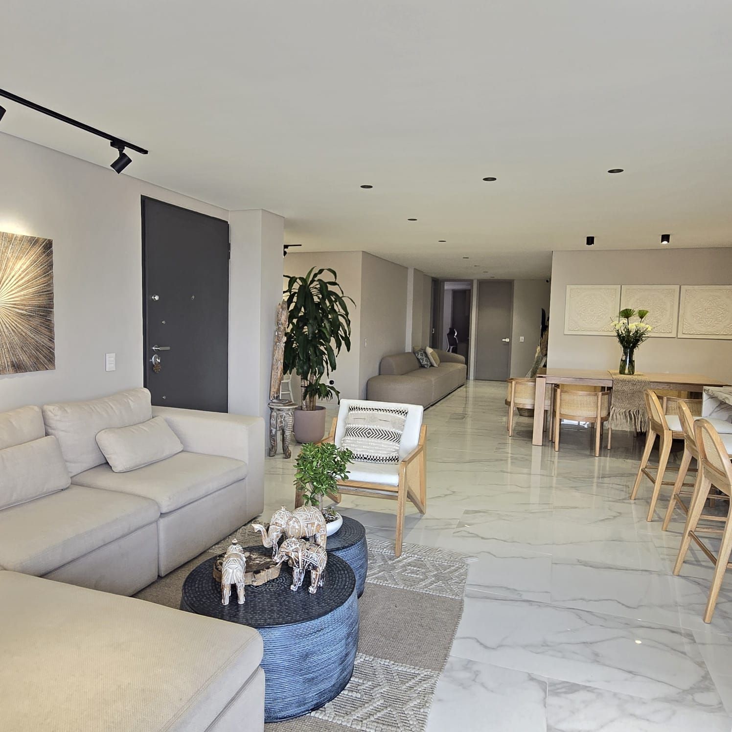 Apartamento en venta Antioquia Medellín Calle Nueva 199 m2 Habitaciones 4 Baños 5 Garajes 1 Precio $1550000000