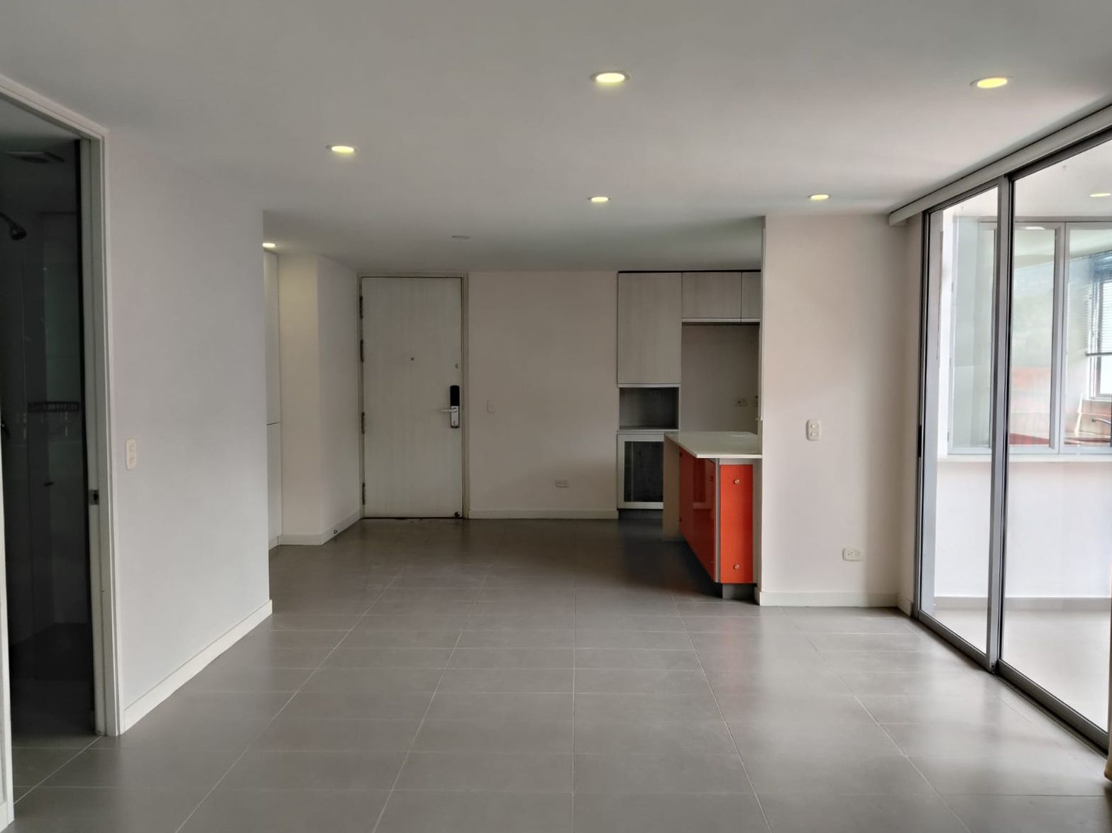 Apartamento en arriendo Antioquia Medellín Castropol 85 m2 Habitaciones 2 Baños 2 Garajes 2 Precio $5250000
