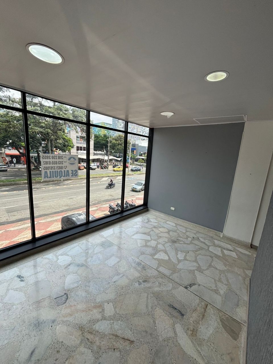 Local en arriendo Valle Del Cauca Cali Colseguros Andes 50 m2 Habitaciones 0 Baños 1 Garajes 1 Precio $3300000