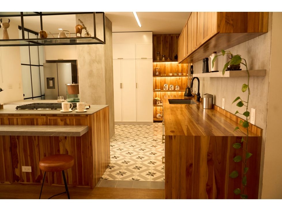 Apartamento en arriendo Antioquia Medellín El Castillo 180 m2 Habitaciones 3 Baños 3 Garajes 1 Precio $10000000
