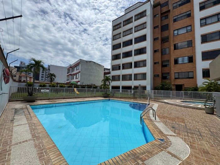 Apartamento en arriendo Valle Del Cauca Cali Urbanización Ciudad Jardín 227 m2 Habitaciones 4 Baños 4 Garajes 3 Precio $6450000