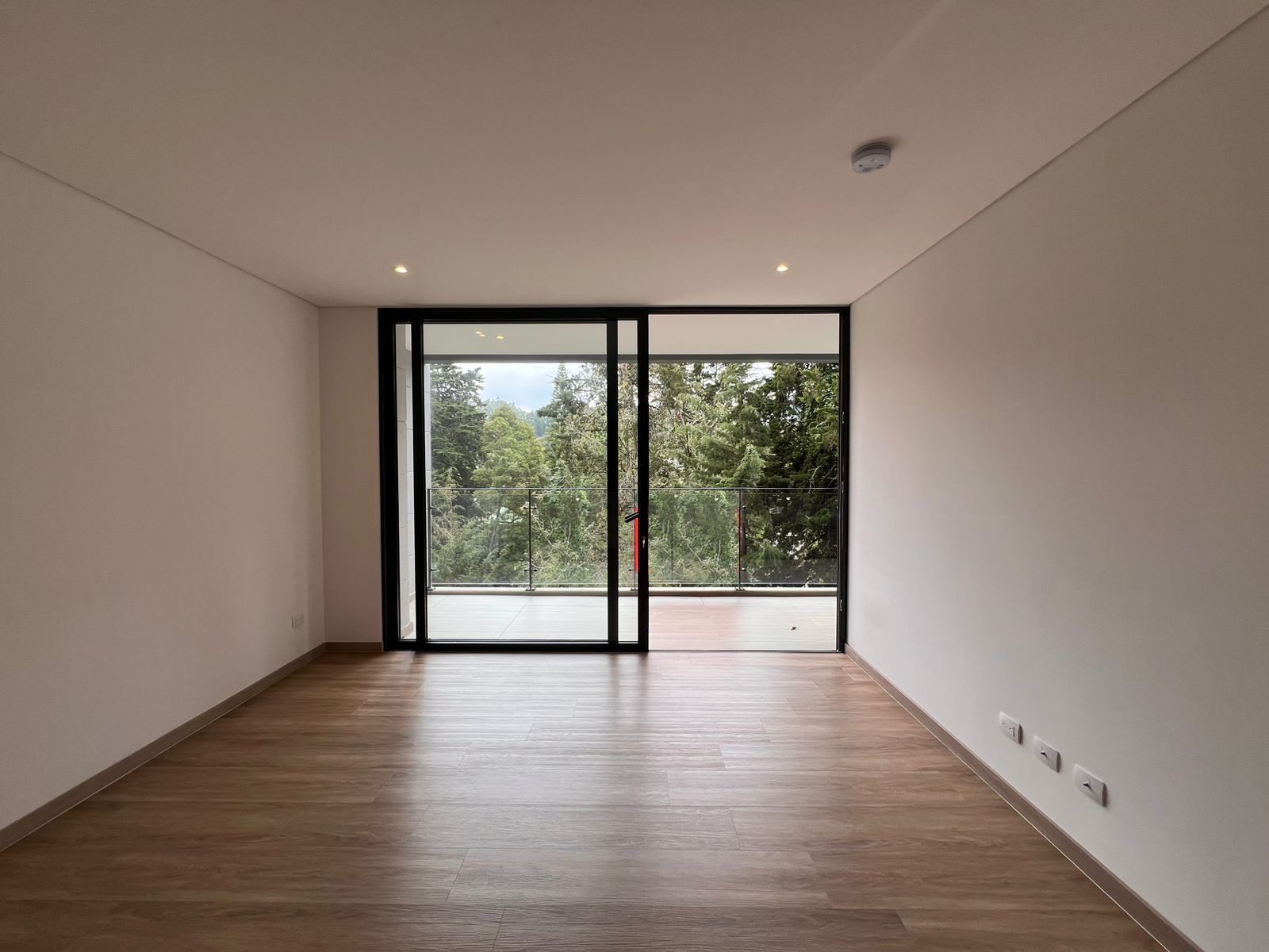 Apartamento en arriendo Antioquia Medellín Jardines 65 m2 Habitaciones 1 Baños 2 Garajes 2 Precio $4000000
