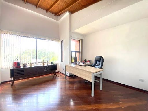 Oficina en arriendo Antioquia Medellín La Aguacatala 170 m2 Habitaciones 0 Baños 2 Garajes 2 Precio $9000000