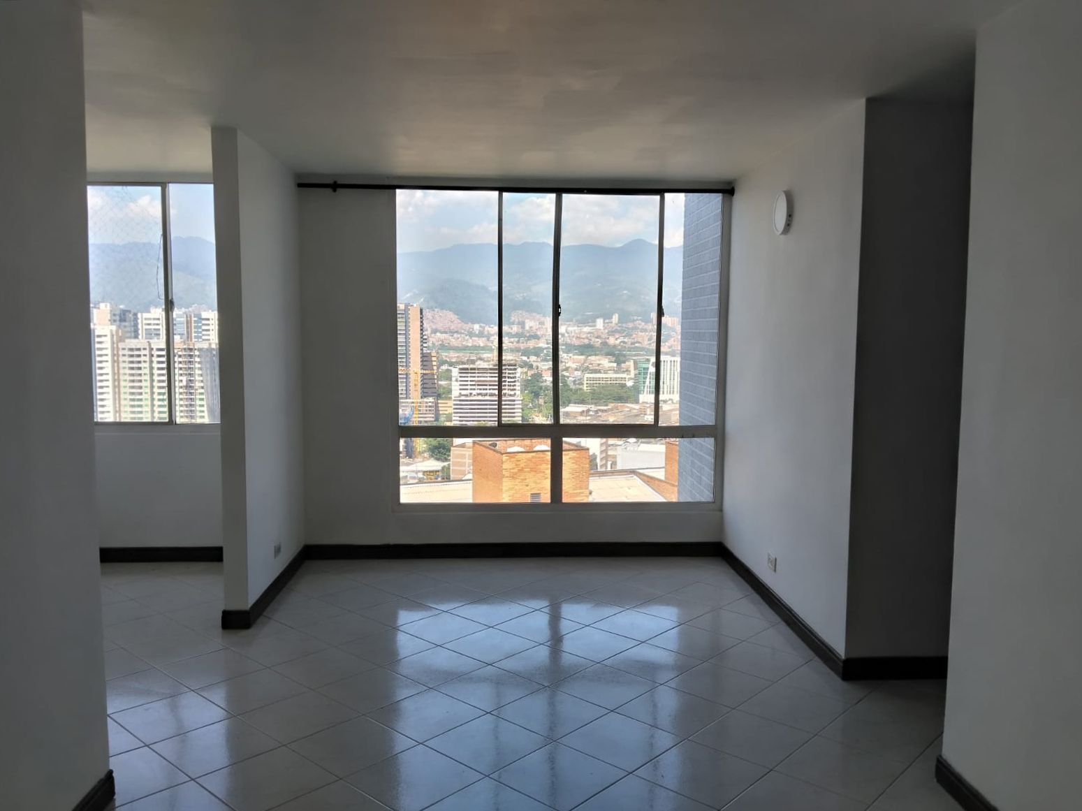 Apartamento en arriendo Antioquia Medellín San Diego 65 m2 Habitaciones 3 Baños 2 Garajes 1 Precio $3250000