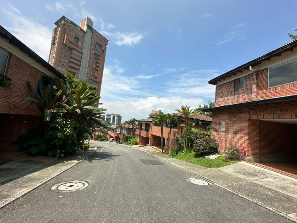 Casa en arriendo Antioquia Medellín Altos Del Poblado 520 m2 Habitaciones 4 Baños 5 Garajes 2 Precio $23100000