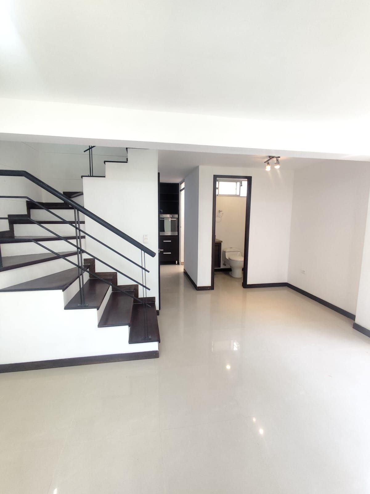 Casa en arriendo Antioquia Medellín Altavista 100 m2 Habitaciones 3 Baños 3 Garajes 1 Precio $3350000