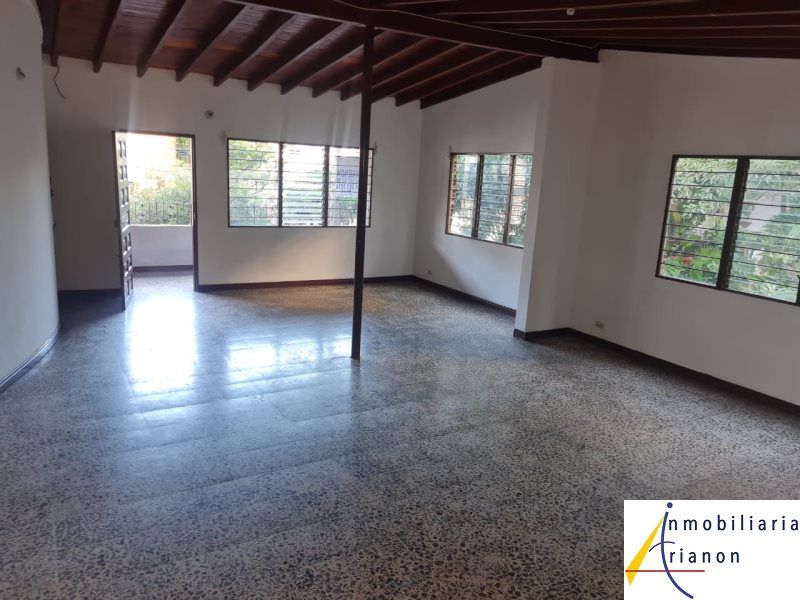 Casa en arriendo Antioquia Medellín Los Alpes 200 m2 Habitaciones 5 Baños 3 Garajes 0 Precio $3000000
