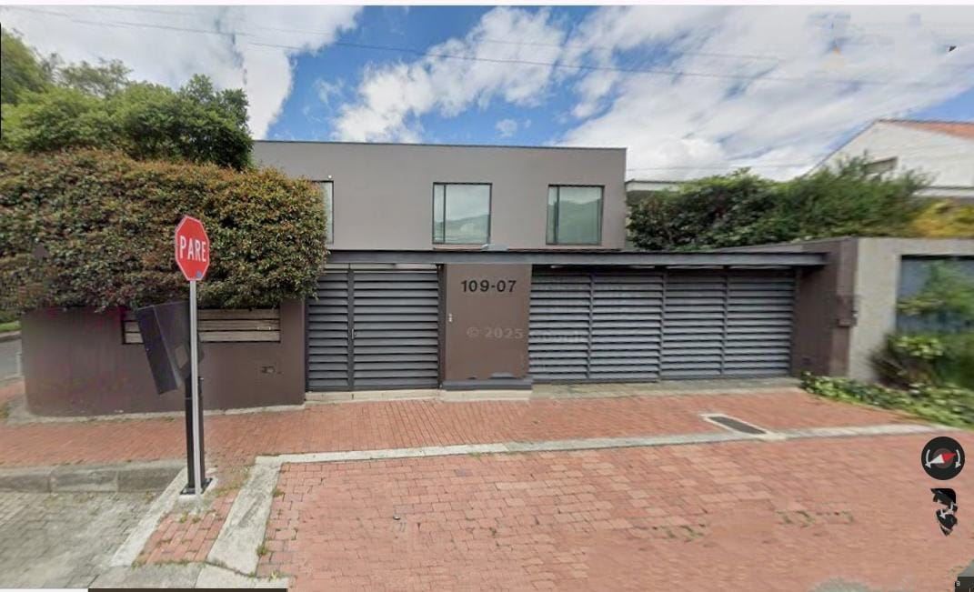 Casa en arriendo Cundinamarca Bogotá Santa Ana Oriental 345 m2 Habitaciones 3 Baños 3 Garajes 3 Precio $18000000