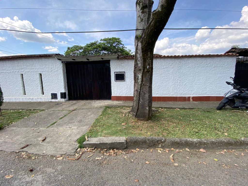 Casa en arriendo Valle Del Cauca Cali Caldas 170 m2 Habitaciones 3 Baños 2 Garajes 1 Precio $2850000