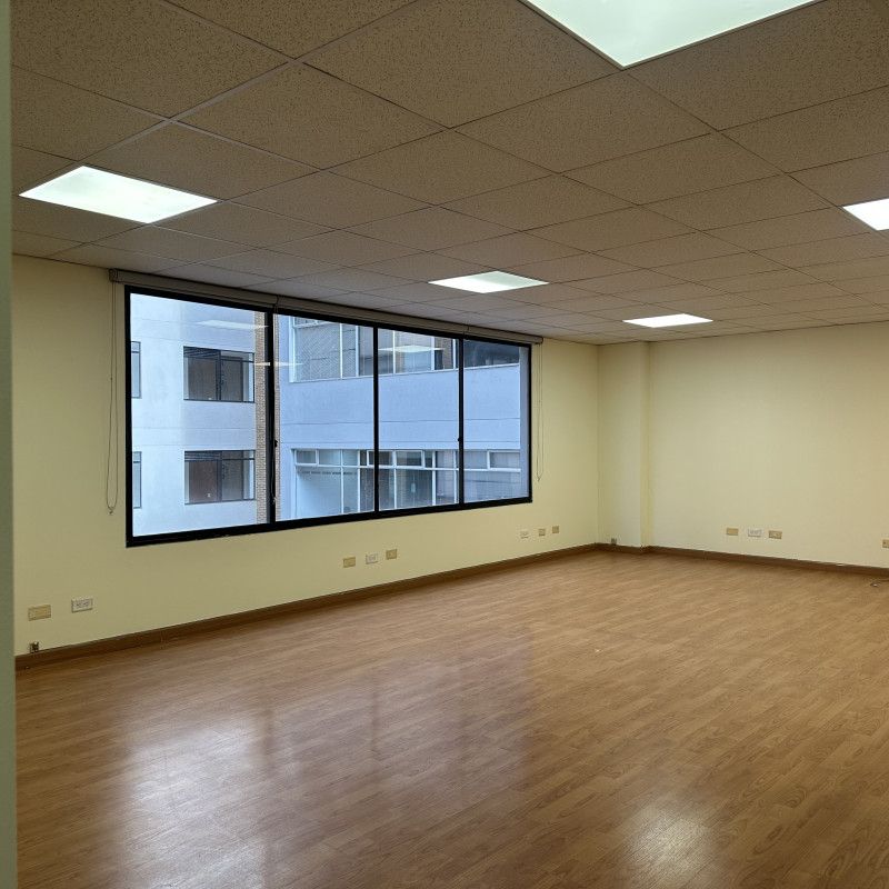 Oficina en arriendo Cundinamarca Bogotá Santa Barbara Oriental 49 m2 Habitaciones 0 Baños 1 Garajes 1 Precio $2500000