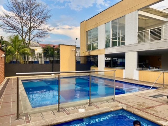 Apartamento en arriendo Valle Del Cauca Cali La Hacienda 78 m2 Habitaciones 3 Baños 2 Garajes 1 Precio $2200000