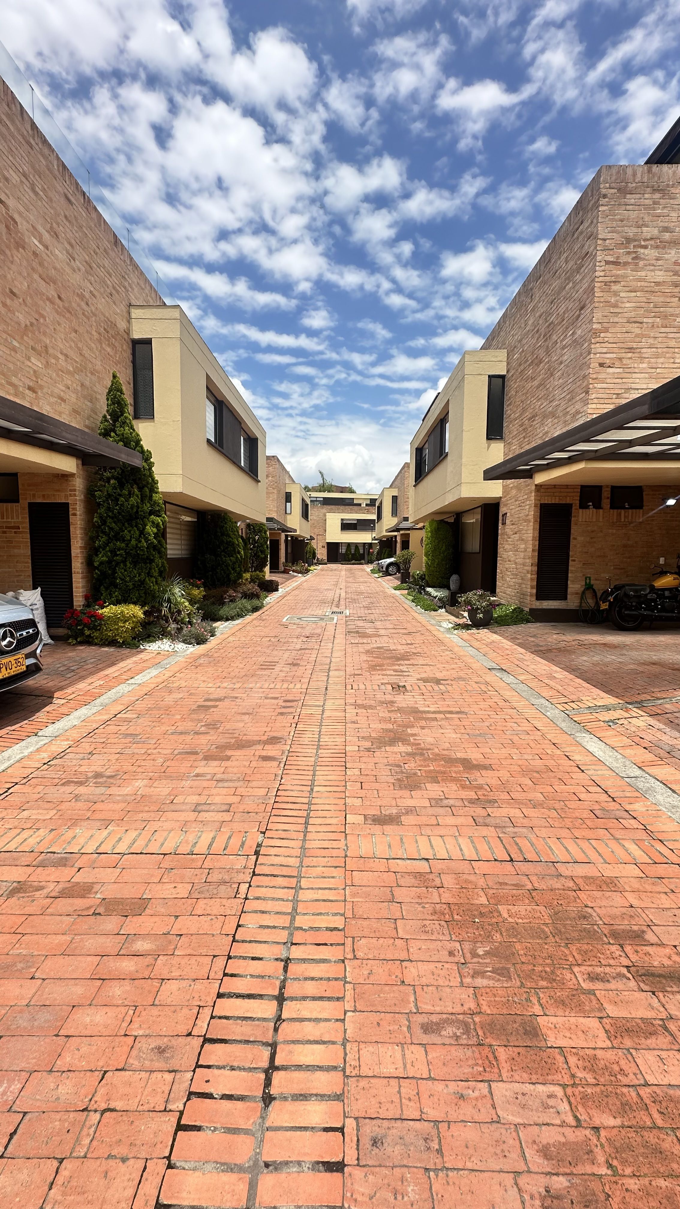 Casa en venta Cundinamarca Bogotá Casa Blanca 225 m2 Habitaciones 4 Baños 5 Garajes 4 Precio $1400000000