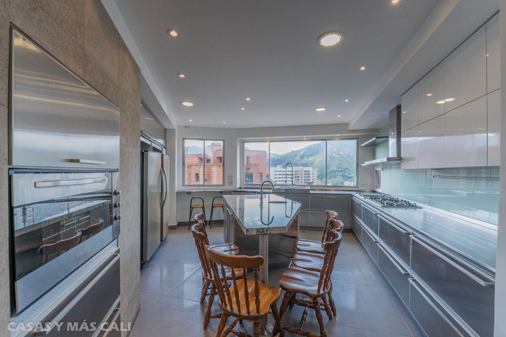 Apartamento en arriendo Valle Del Cauca Cali Bellavista 435 m2 Habitaciones 3 Baños 4 Garajes 3 Precio $20060000