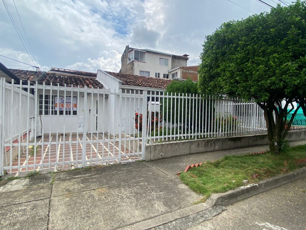 Casa en venta Valle Del Cauca Cali Ciudad Capri 121 m2 Habitaciones 4 Baños 3 Garajes 1 Precio $550000000