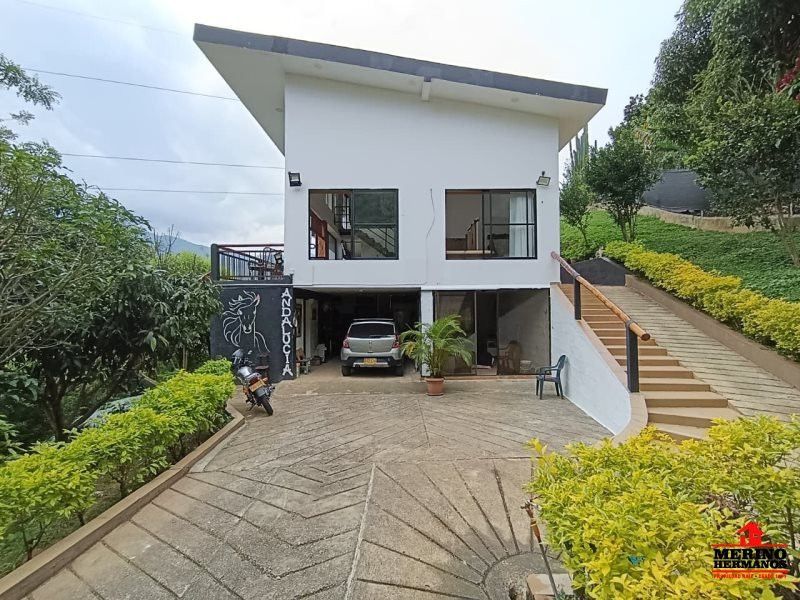 Casa Campestre en arriendo Antioquia Girardota Centro 180 m2 Habitaciones 3 Baños 3 Garajes 5 Precio $6000000