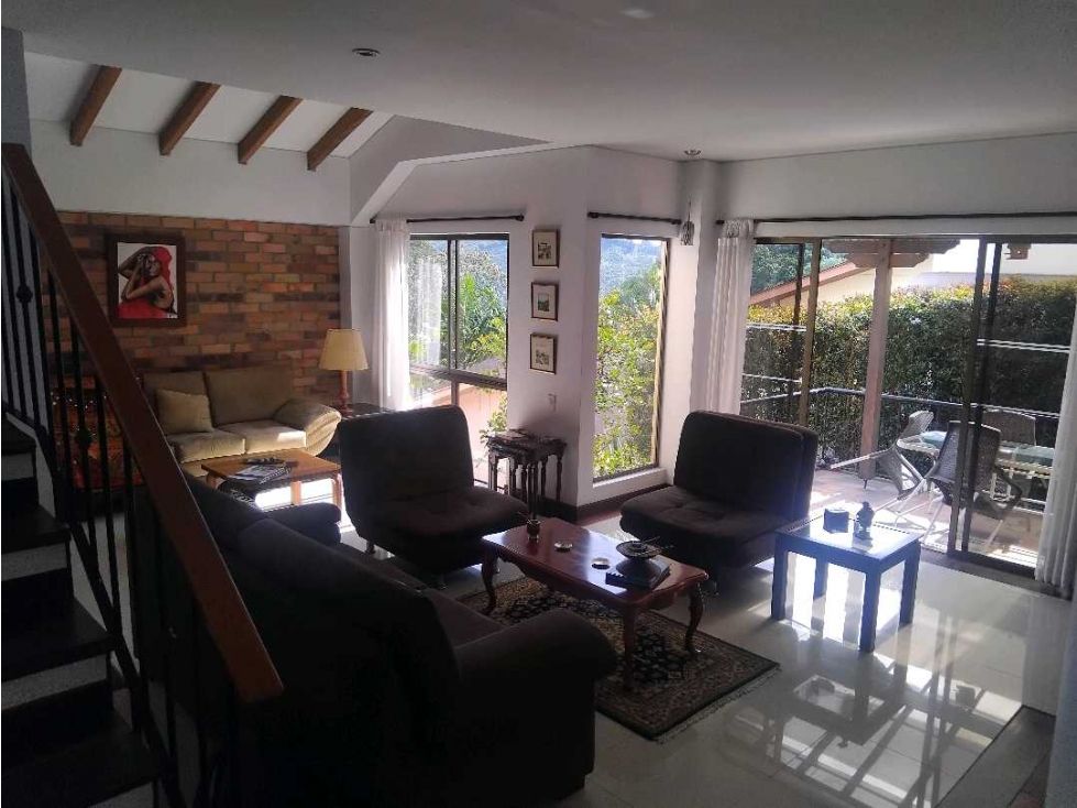 Casa en arriendo o venta Caldas Manizales Cr Loma Verde 250 m2 Habitaciones 4 Baños 4 Garajes 2 Precio venta $1550000000 Precio arriendo $6600000