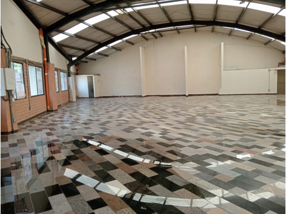 Bodega en arriendo Antioquia Medellín San Diego 380 m2 Habitaciones 0 Baños 2 Garajes 0 Precio $10000000