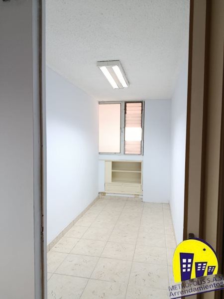 Bodega en arriendo Antioquia Medellín Campo Valdes No1 34 m2 Habitaciones 0 Baños 1 Garajes 0 Precio $2200000